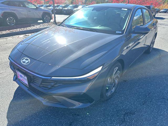2025 Hyundai Elantra Hybrid Sedan 