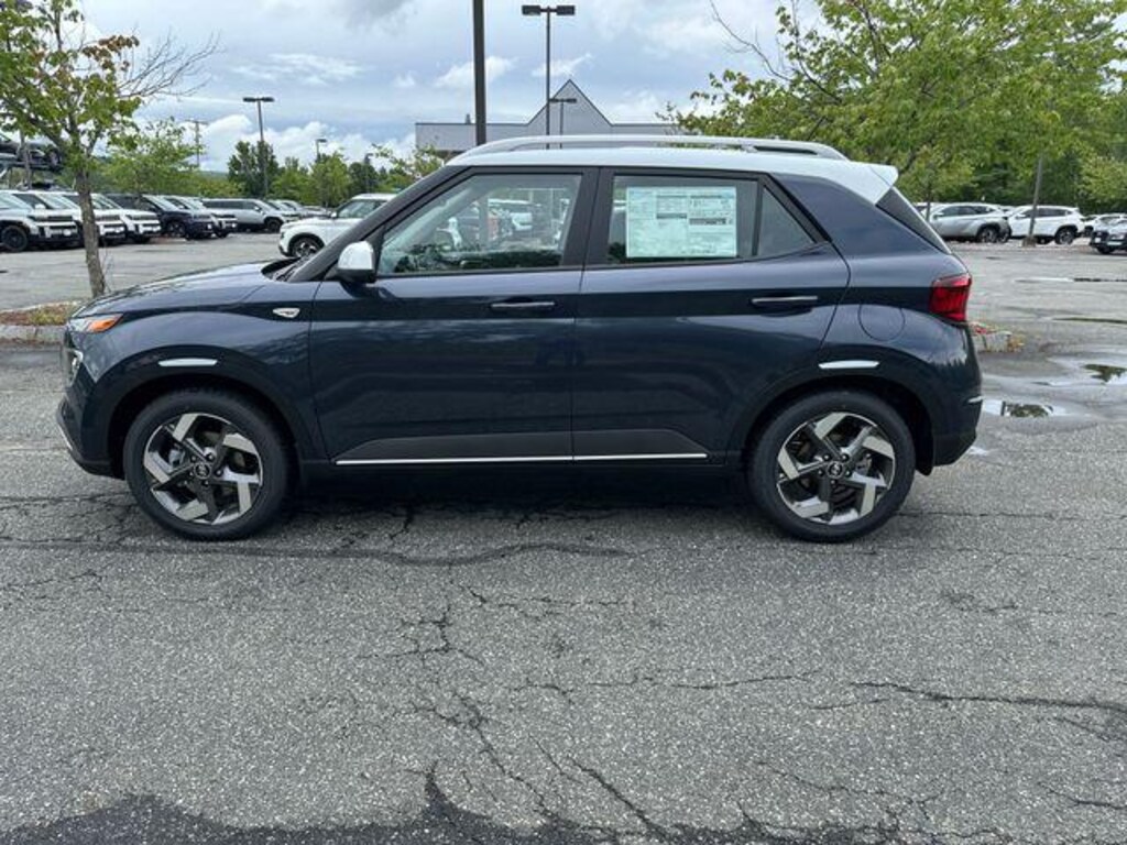 New 2026 Hyundai Venue SEL w/Two-Tone Roof SUV