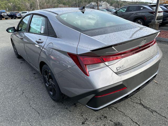 2026 Hyundai Elantra SEL Sport photo 3