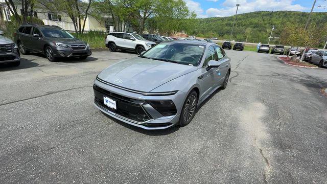 2025 Hyundai Sonata Hybrid Sedan 