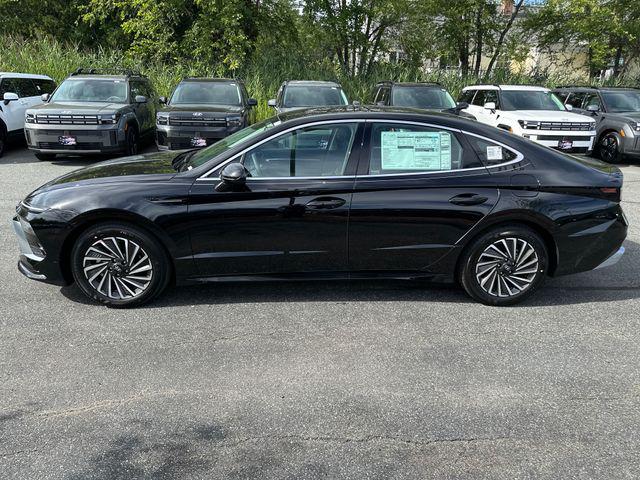 2025 Hyundai Sonata Hybrid SEL photo 2