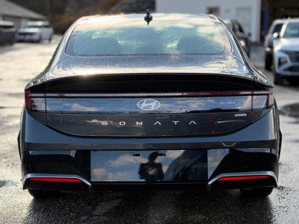 New 2025 Hyundai Sonata Hybrid Limited Sedan