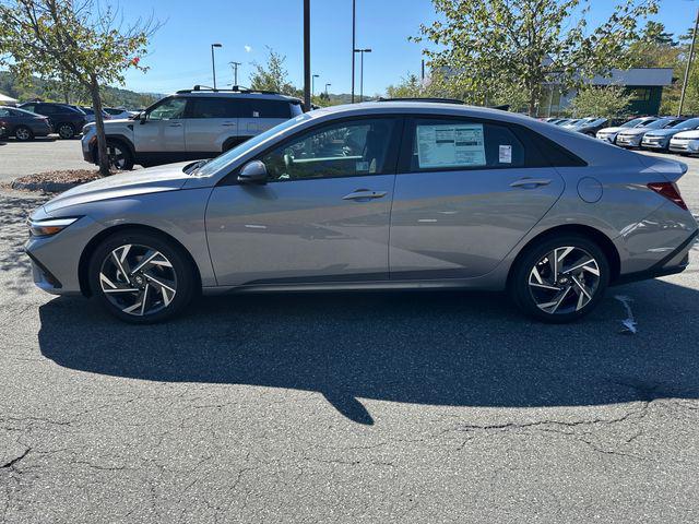 2025 Hyundai Elantra SEL Sport photo 2