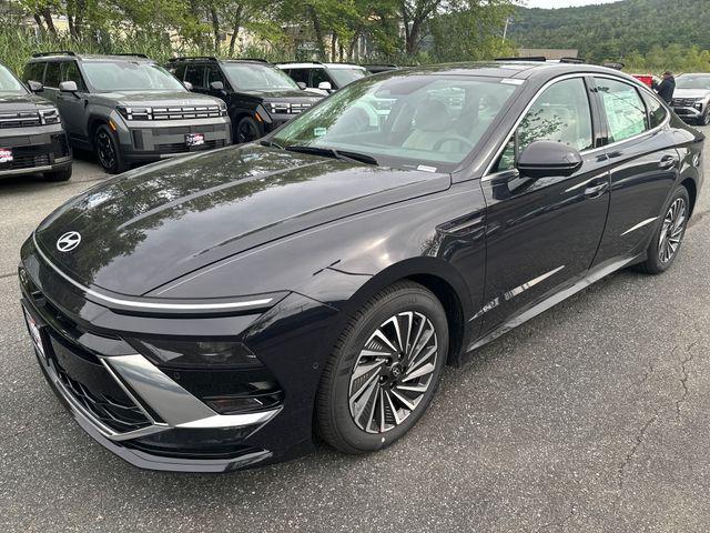2025 Hyundai Sonata Hybrid Sedan 