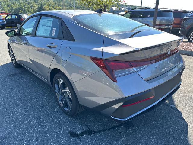 2025 Hyundai Elantra SEL Sport photo 3