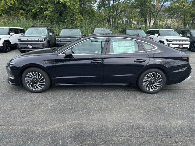 2025 Hyundai Sonata Hybrid Limited photo 2