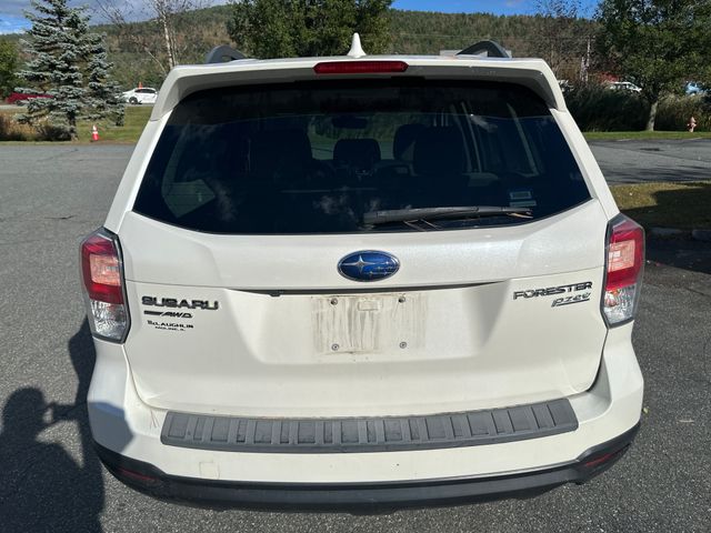2017 Subaru Forester 2.5i Premium photo 3