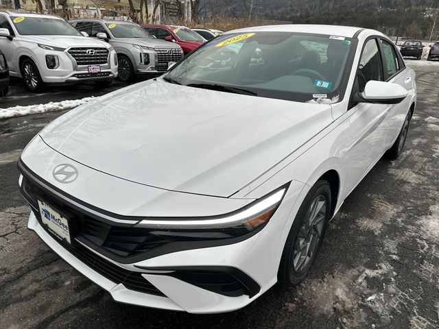 2025 Hyundai Elantra Blue's photo