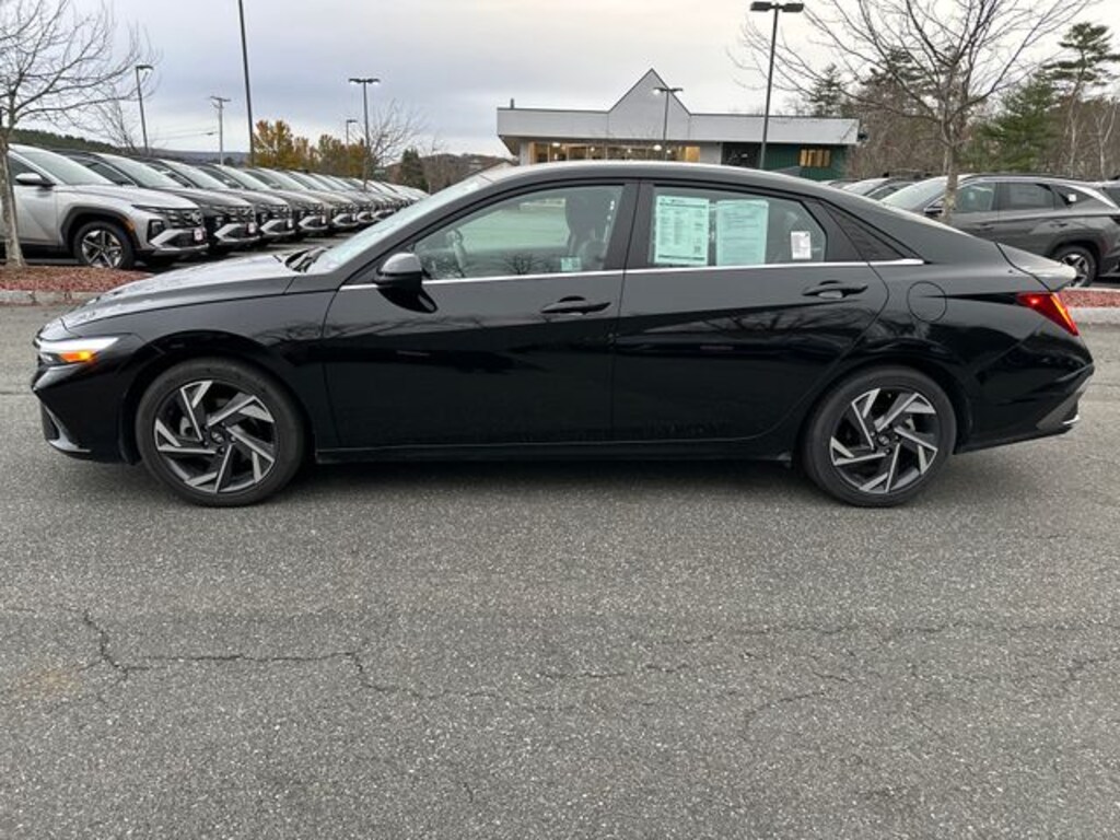Used 2025 Hyundai Elantra SEL Convenience Sedan