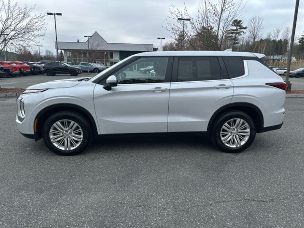 Used 2024 Mitsubishi Outlander ES SUV