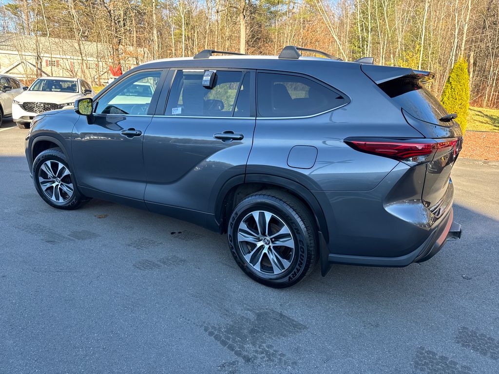 2023 Toyota Highlander XLE photo 3