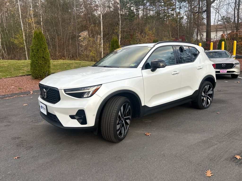 2024 Volvo XC40 Plus