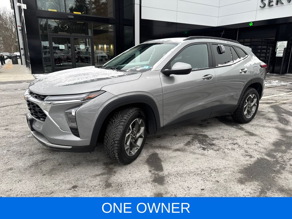 2024 Chevrolet Trax LT's photo