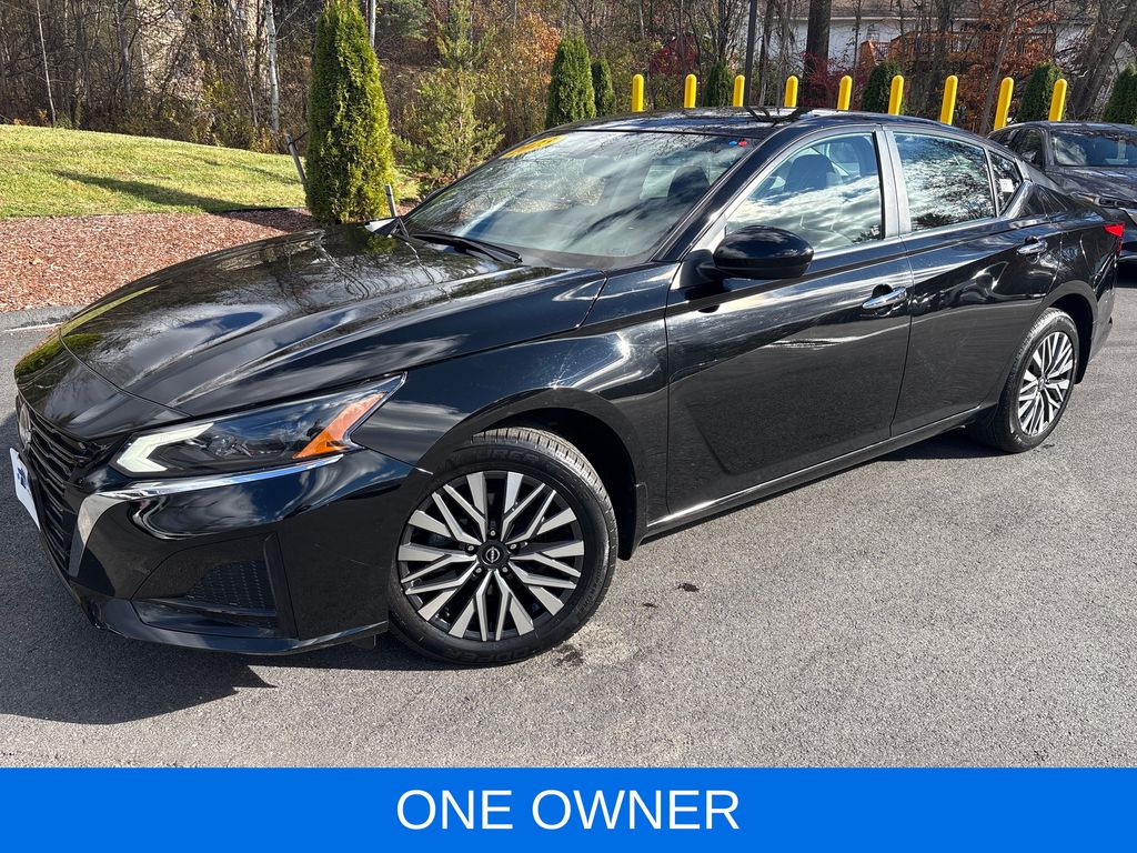 2023 Nissan Altima SV's photo