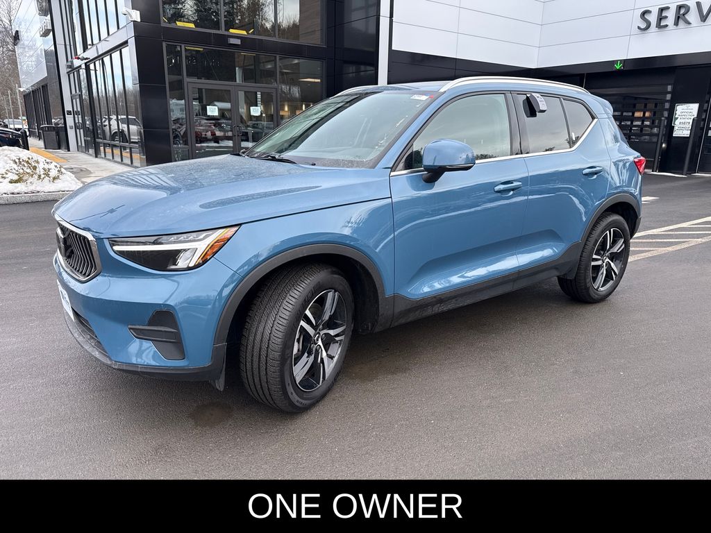 2025 Volvo XC40
