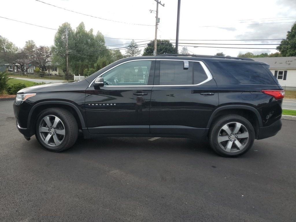 Used 2021 Chevrolet Traverse 3LT with VIN 1GNEVHKW6MJ158440 for sale in Claremont, NH