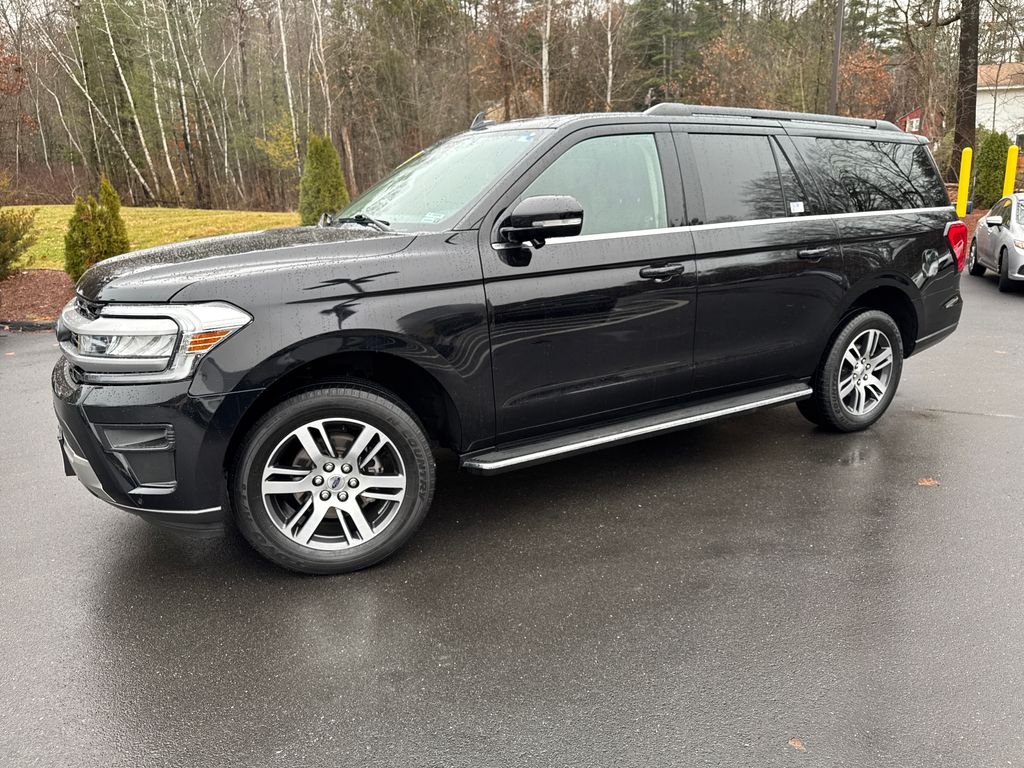 2022 Ford Expedition XLT's photo