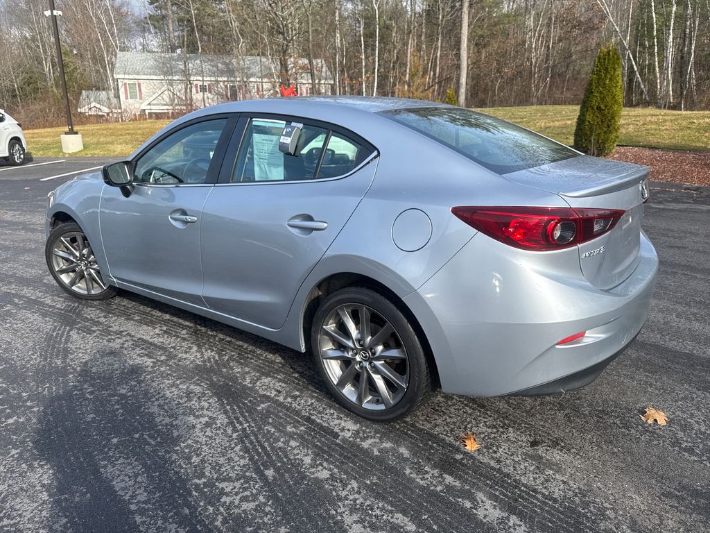 2018 Mazda Mazda3 Touring photo 3