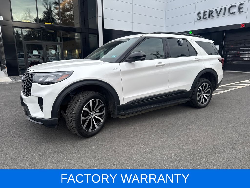 2025 Ford Explorer ST-LINE's photo