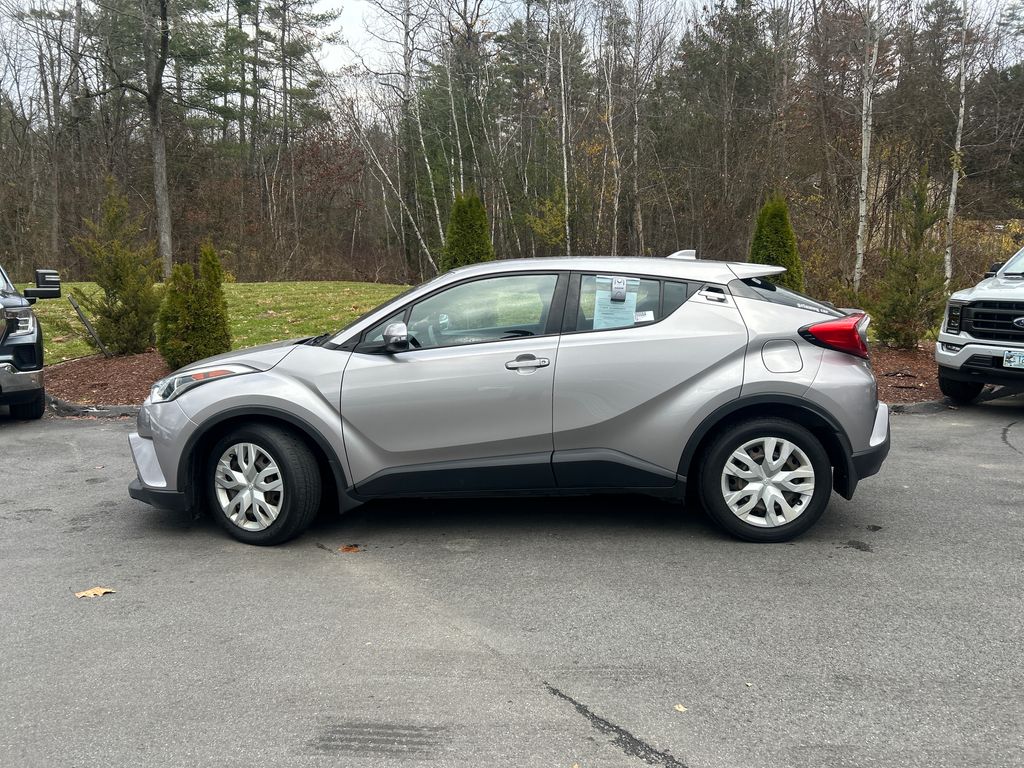 2019 Toyota C-HR LE photo 2