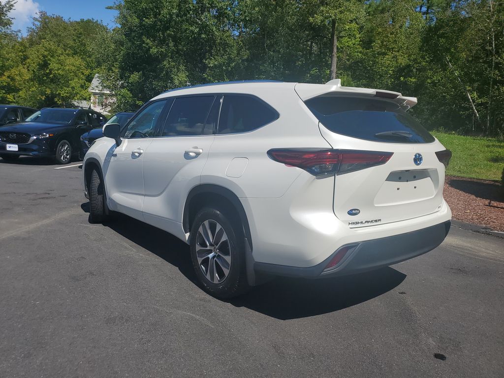 2021 Toyota Highlander Hybrid XLE photo 3
