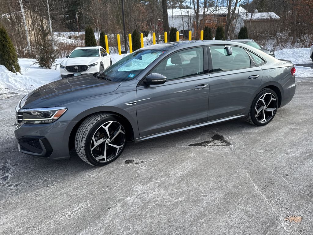 2020 Volkswagen Passat R-Line's photo