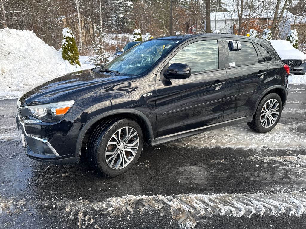 2017 Mitsubishi Outlander Sport SE's photo