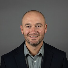 Staff member Jason Q from ID_94ee405623db
