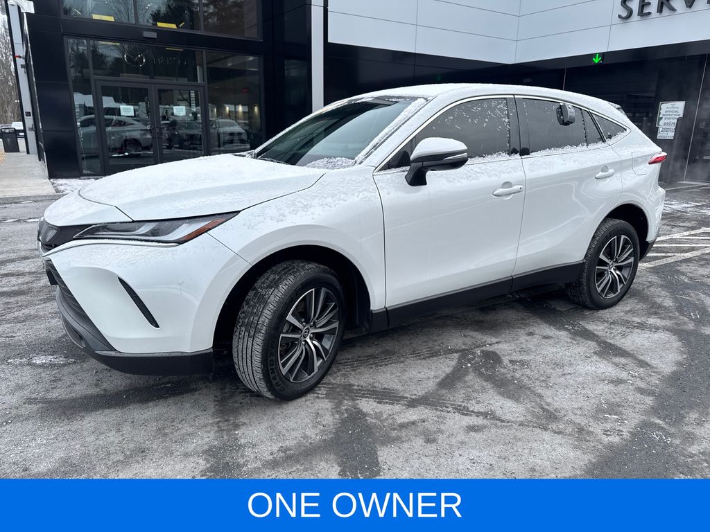 2024 Toyota Venza LE's photo