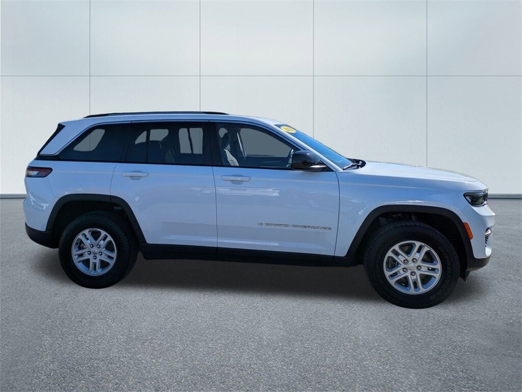 Used 2022 Jeep Grand Cherokee Laredo SUV