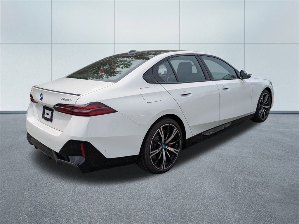 2025 Bmw 550e xDrive photo 3