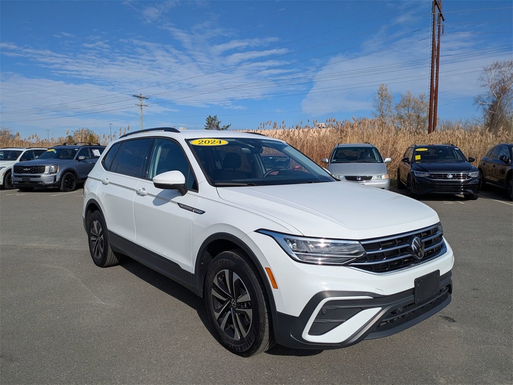 2024 Volkswagen Tiguan S's photo