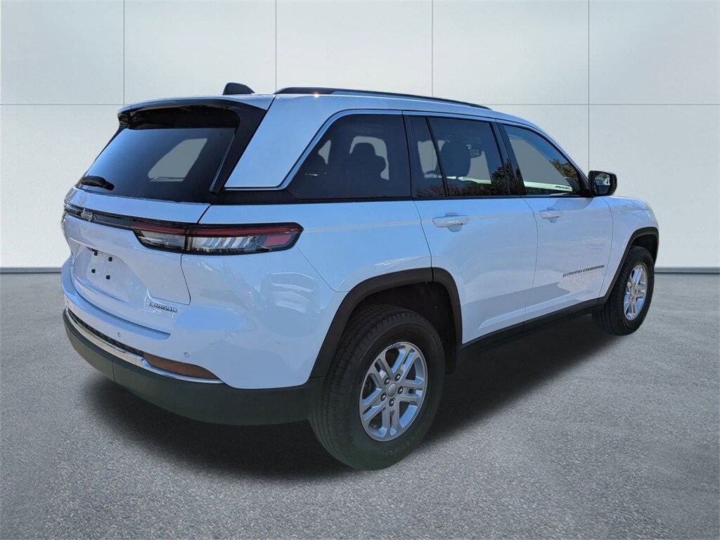 Used 2022 Jeep Grand Cherokee Laredo SUV