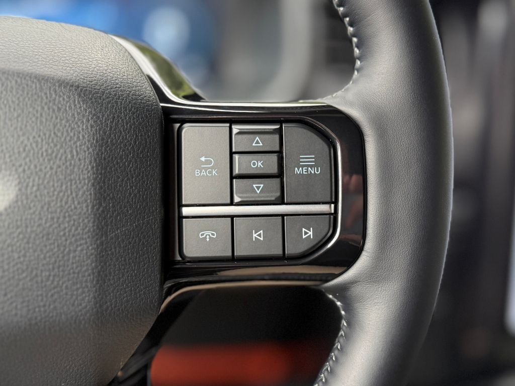 2025 Ford F-150 Lightning Platinum - Photo 14