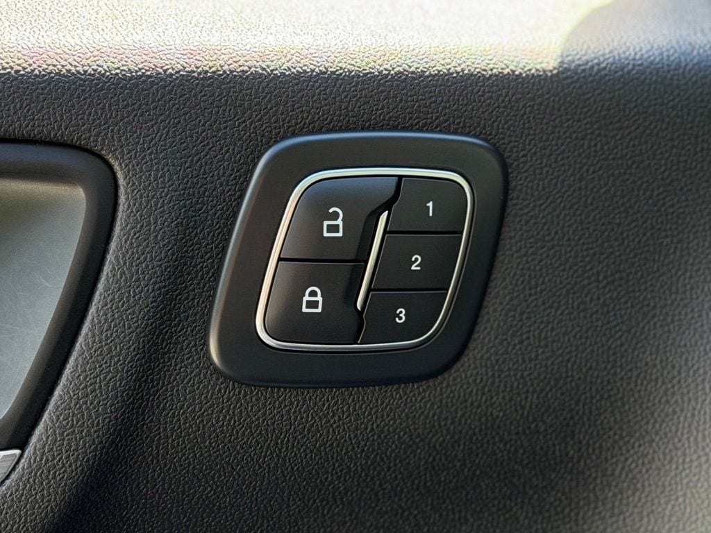 2025 Ford Escape Platinum - Photo 21