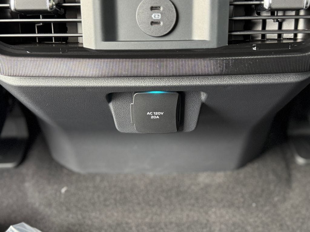 2025 Ford F-150 Lightning Platinum - Photo 10