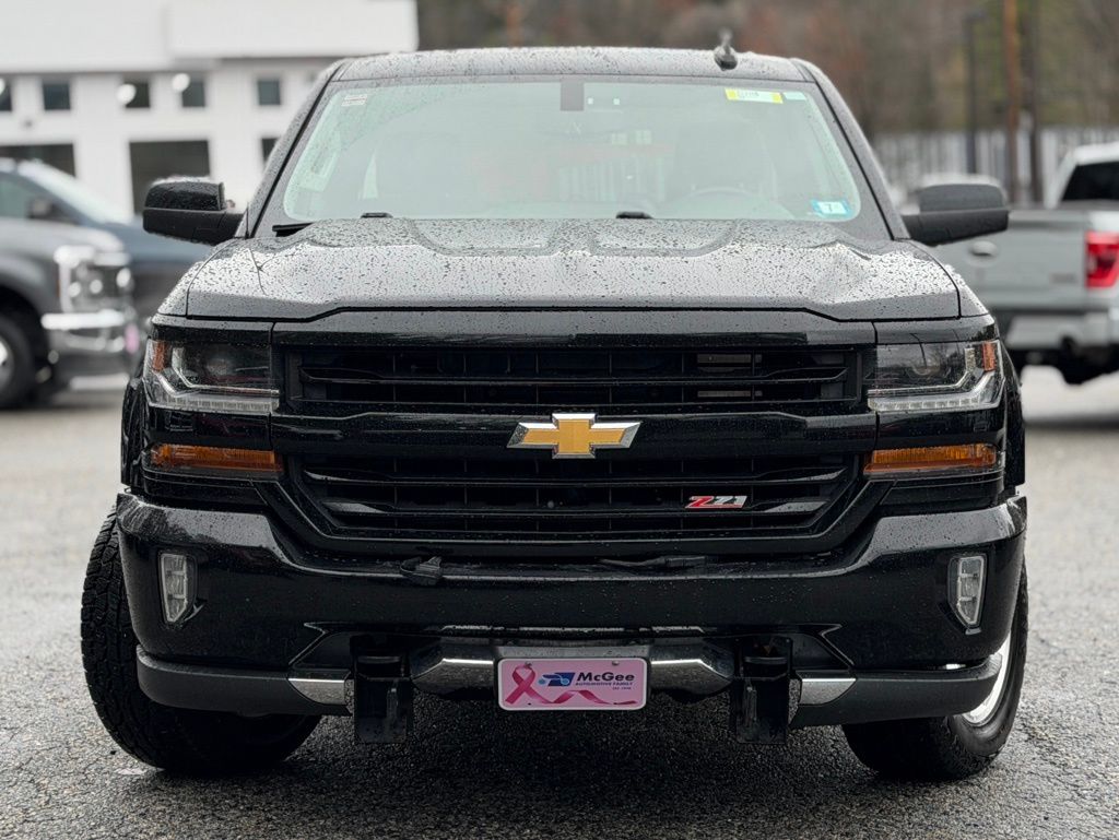 2018 Chevrolet Silverado 1500 LT photo 2