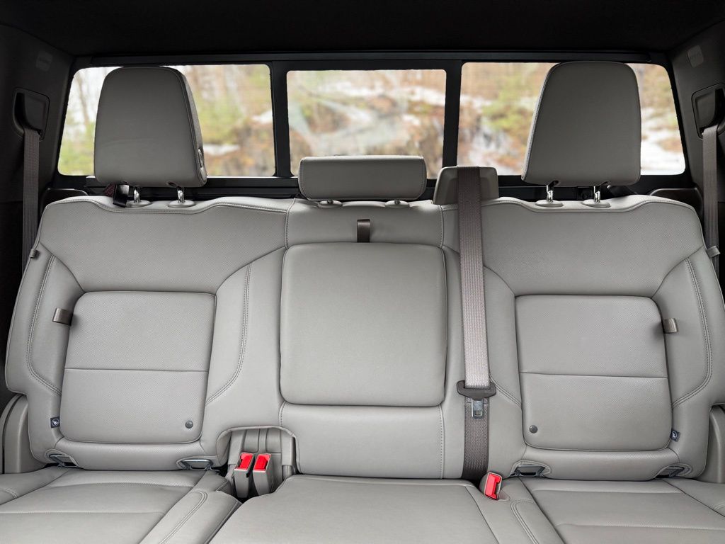 2025 GMC Sierra 1500 SLT - Photo 24