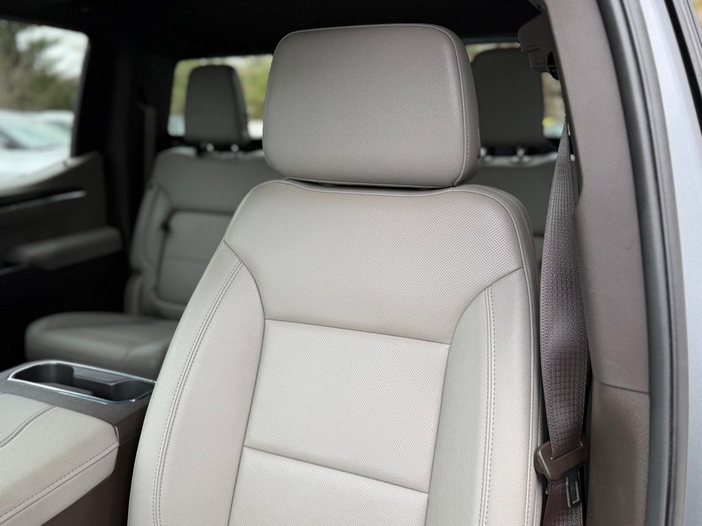 2025 GMC Sierra 1500 SLT - Photo 9