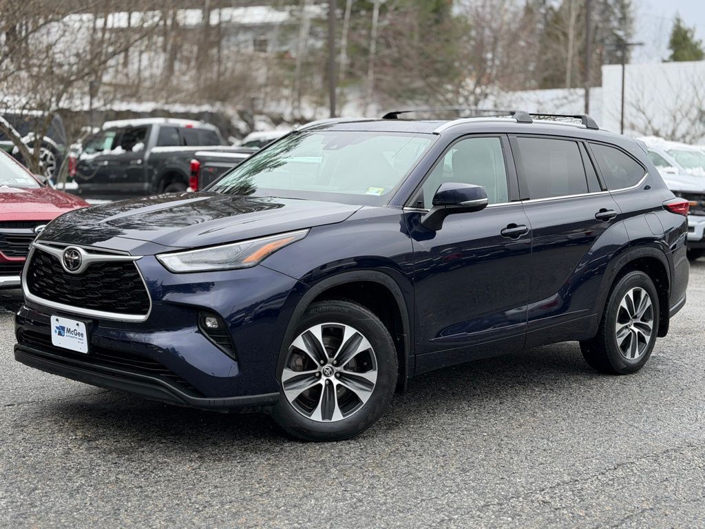 2022 Toyota Highlander XLE's photo