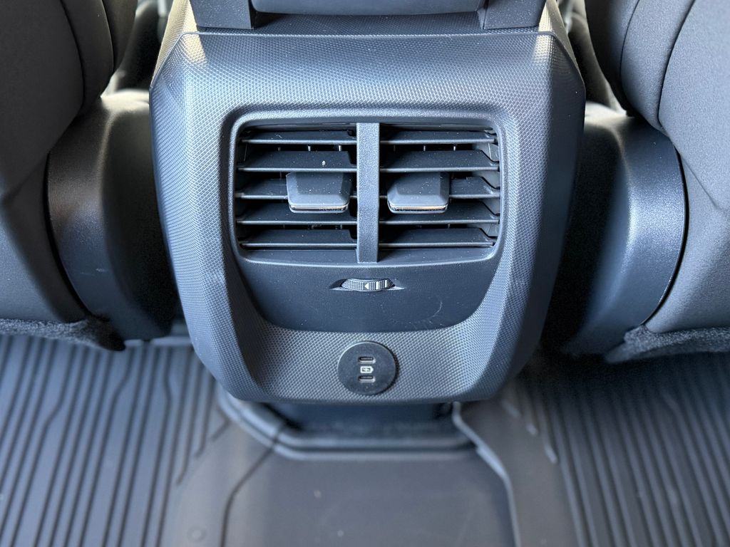 2025 Ford Mustang Mach-E GT - Photo 8