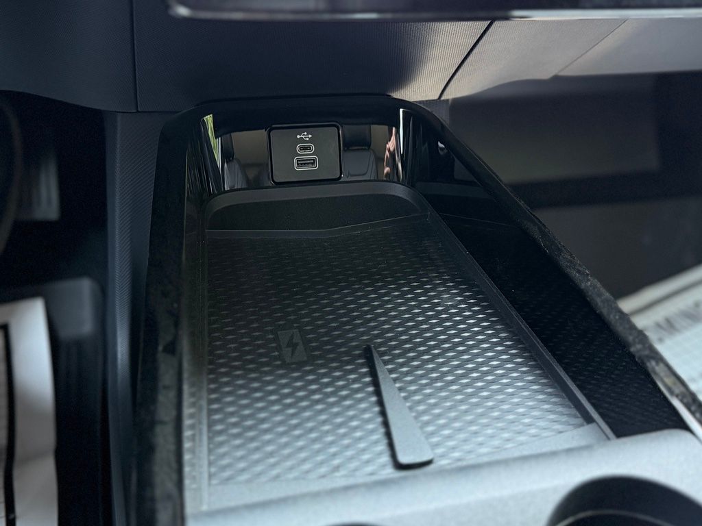 2025 Ford Mustang Mach-E Premium - Photo 16