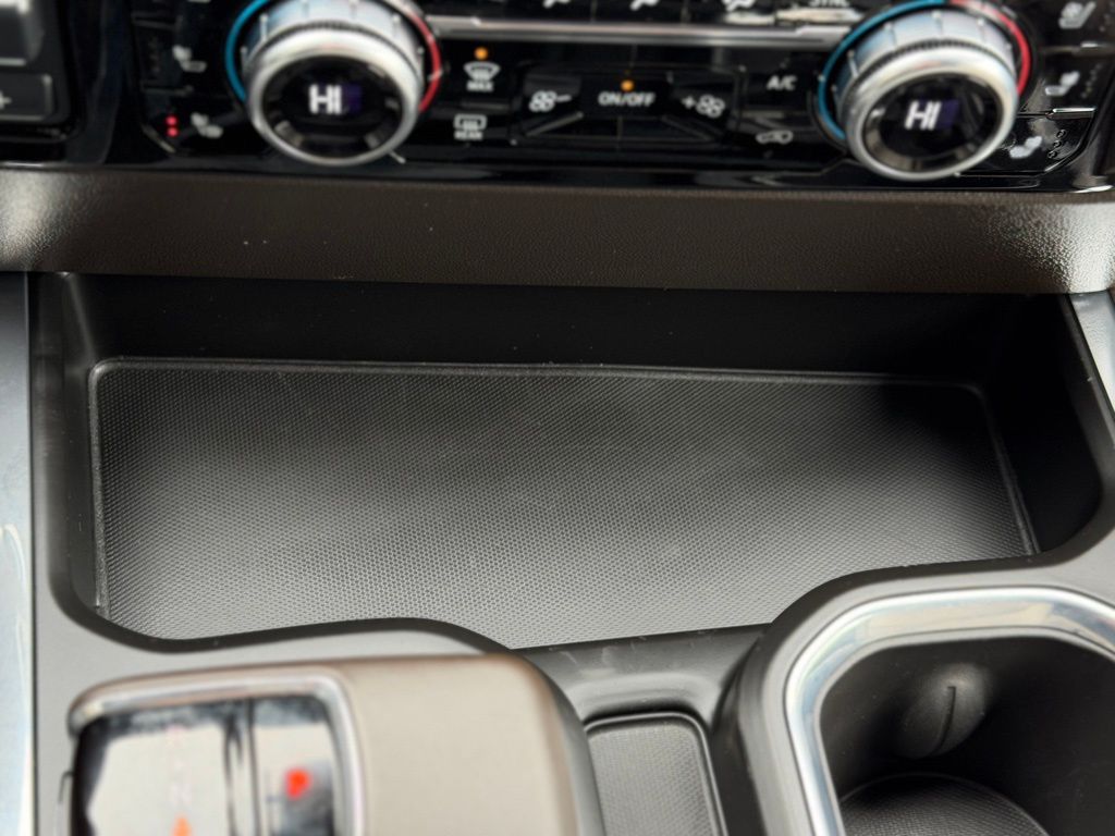 2025 GMC Sierra 1500 SLT - Photo 18