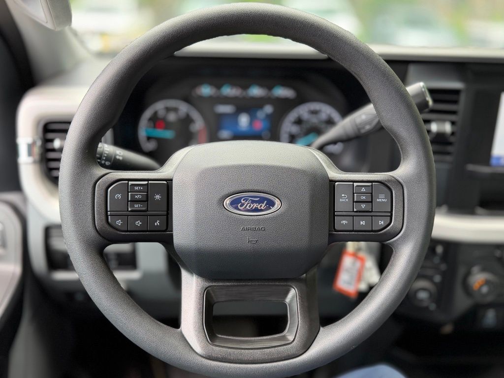 2026 Ford F-350 Super Duty Chassis Cab XL - Photo 7