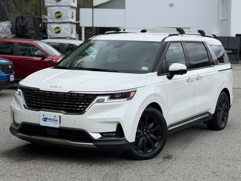 2024 Kia Sedona SX's photo