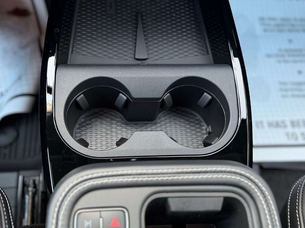 2025 Ford Mustang Mach-E GT - Photo 17