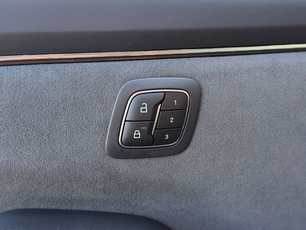 2025 Ford Mustang Mach-E GT - Photo 23