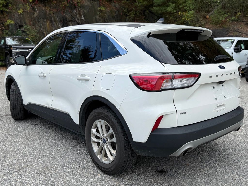2022 Ford Escape SE photo 3