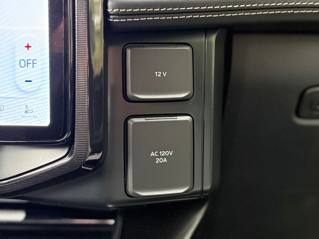 2025 Ford F-150 Lightning Platinum - Photo 19