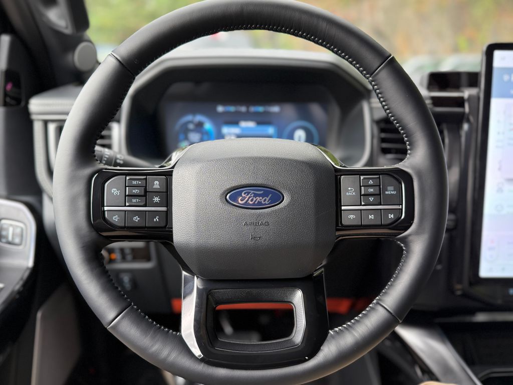 2025 Ford F-150 Lightning Platinum - Photo 12